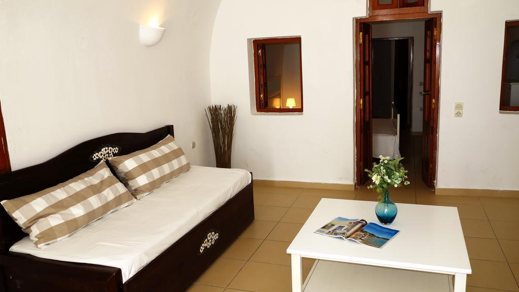 Finesse Apartahotel Oia (Santorini)